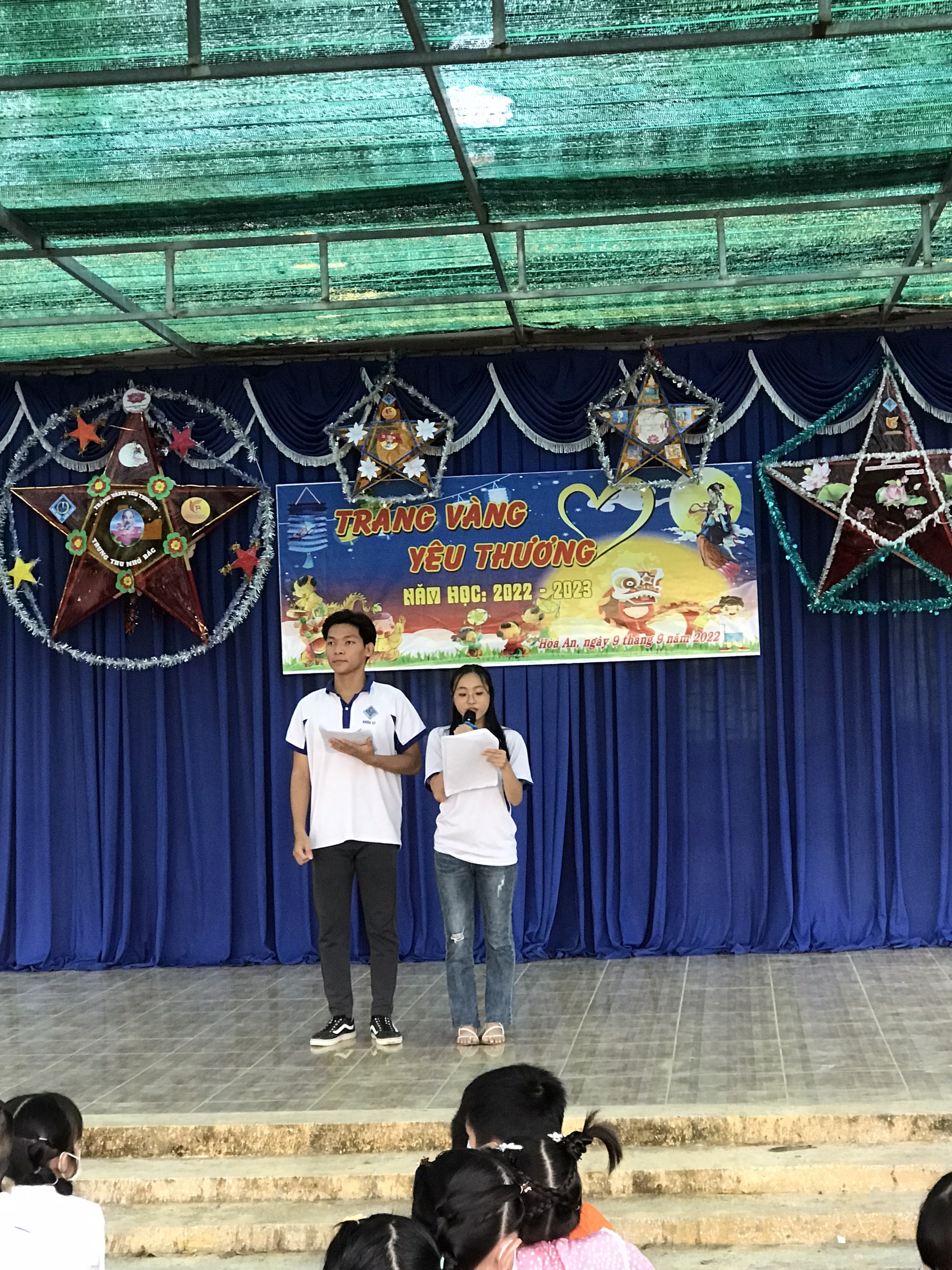 văn-hưởng-tham-gia-chương-trình-trăng-vàng-yêu-thương