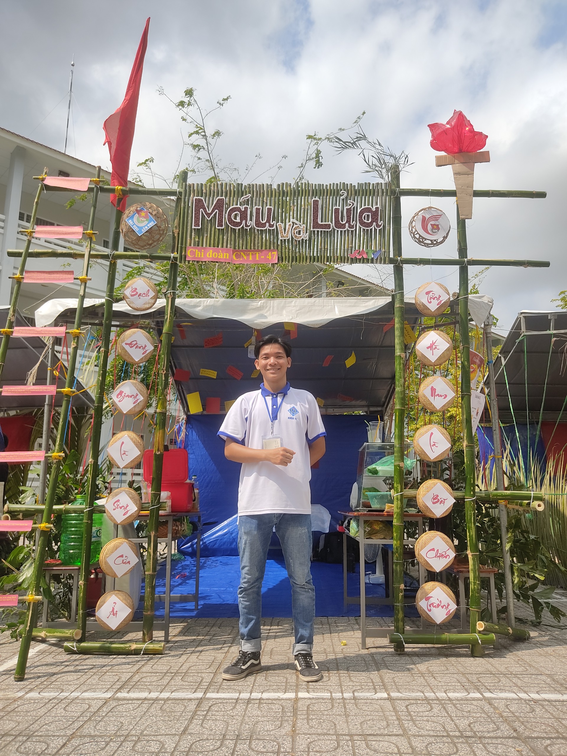 văn-hưởng-tham-gia-hội-trại