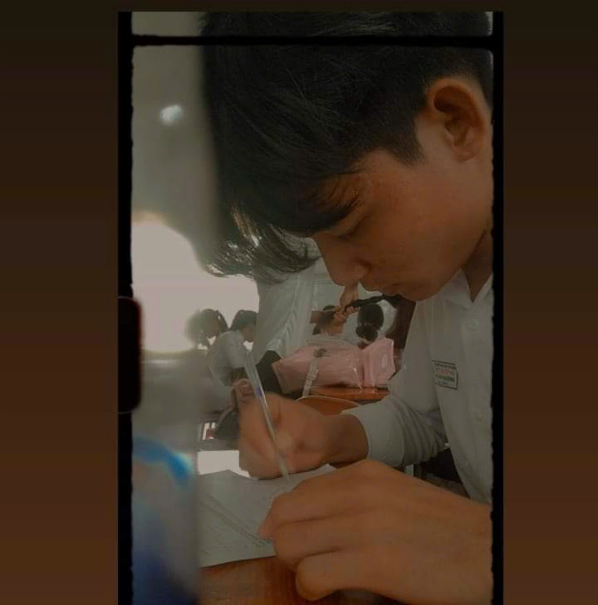 văn-hưởng-làm-bài-kiểm-tra